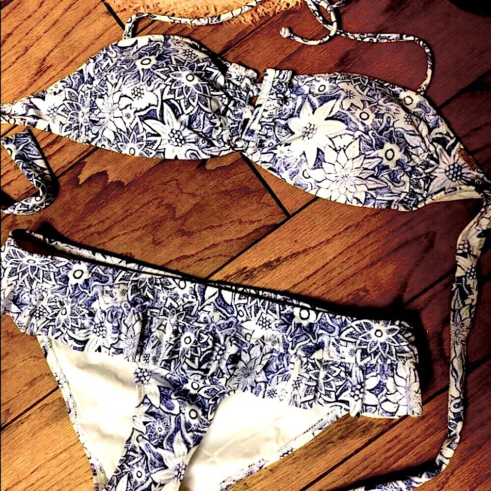 NWT 2 Chillies Australian Floral Bikini Swimsuit